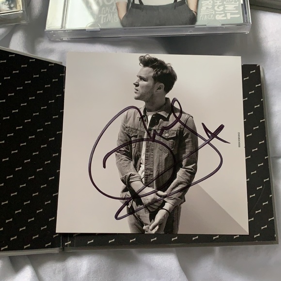 Olly Murs Album and Book Bundle - Picture 3 of 4